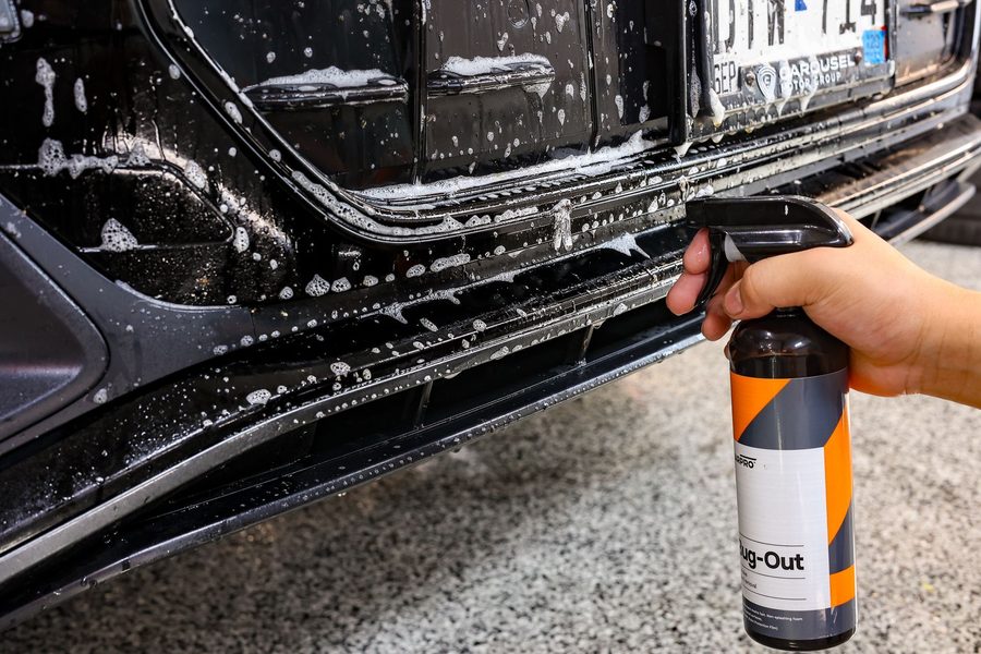Chemical decontamination of paint